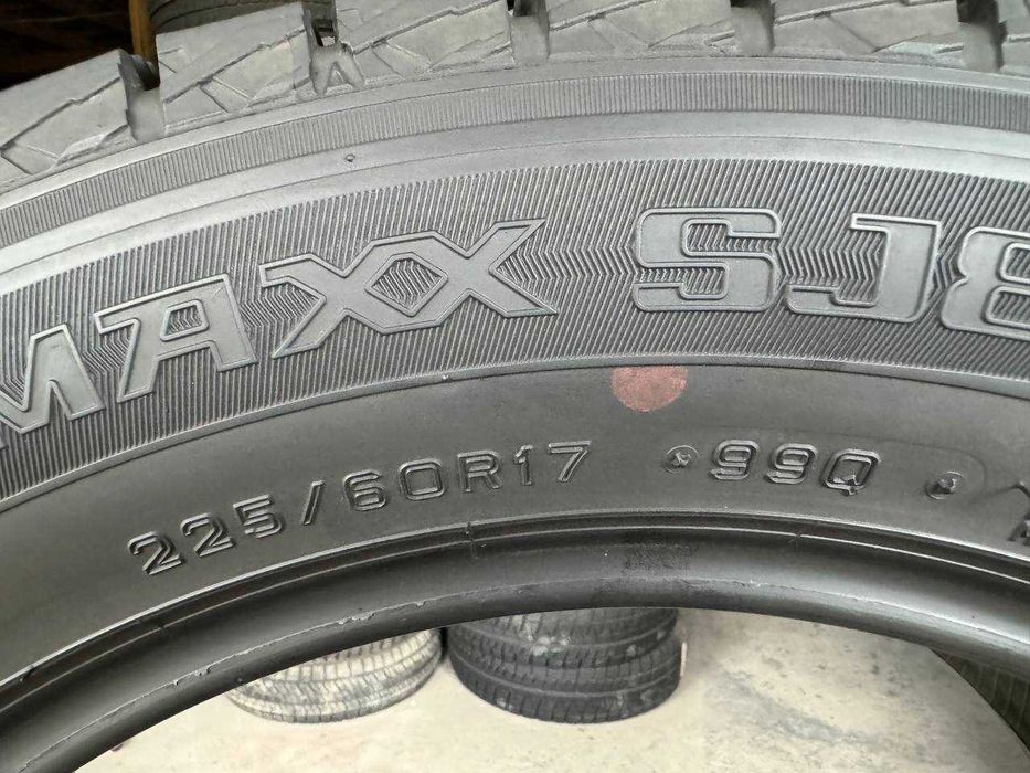 Шини зимові 225/60 R17 DUNLOP WINTER MAXX SJ8 8mm