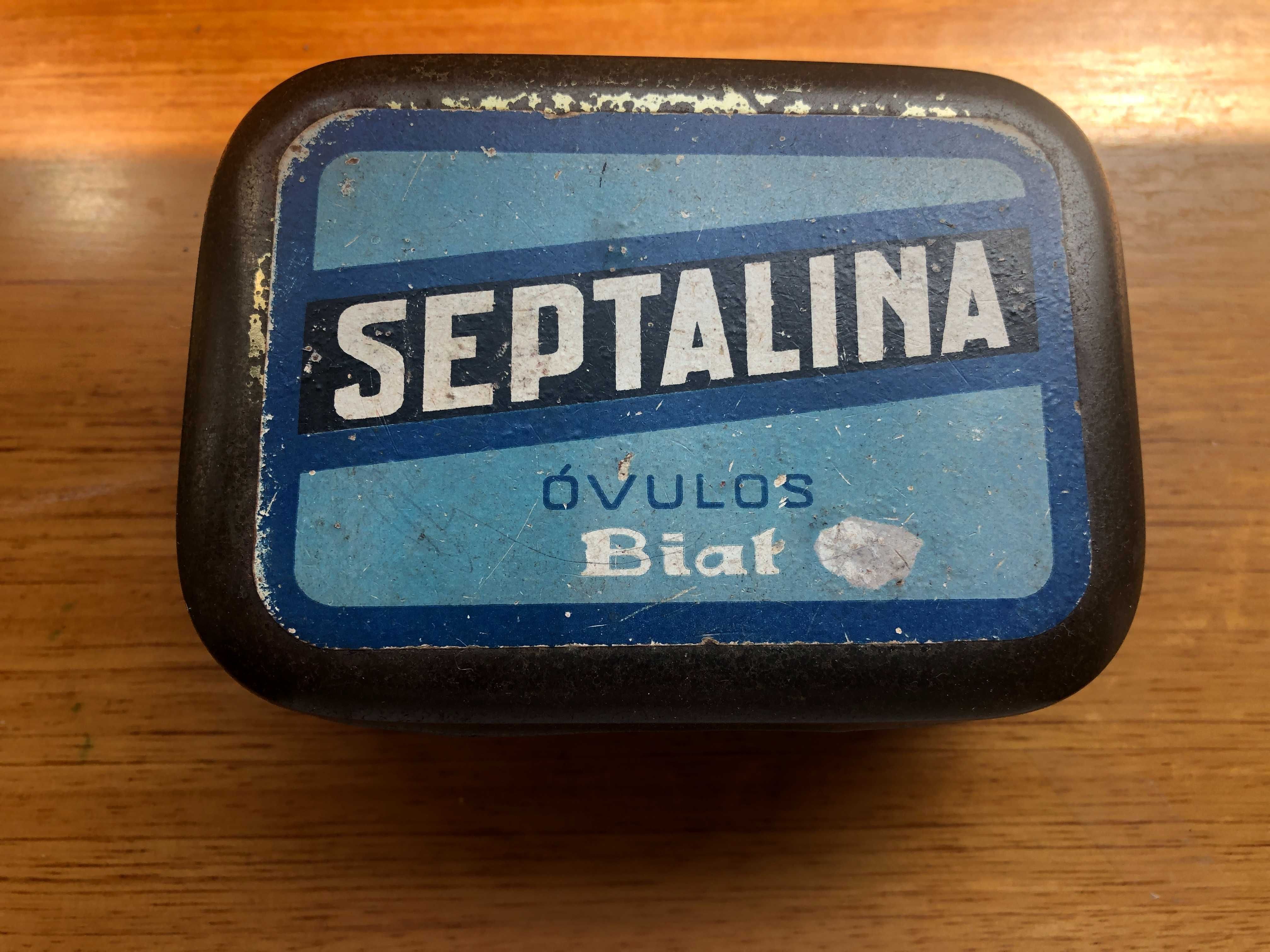 Latas e caixas todas muito antigas