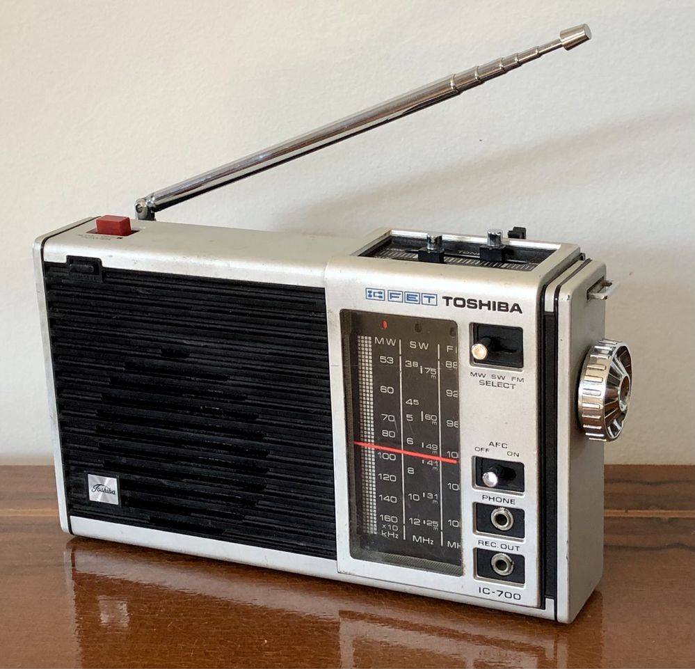 Stare radio 3-zakresowe TOSHIBA Solid State Radio IC-700C retro vintag