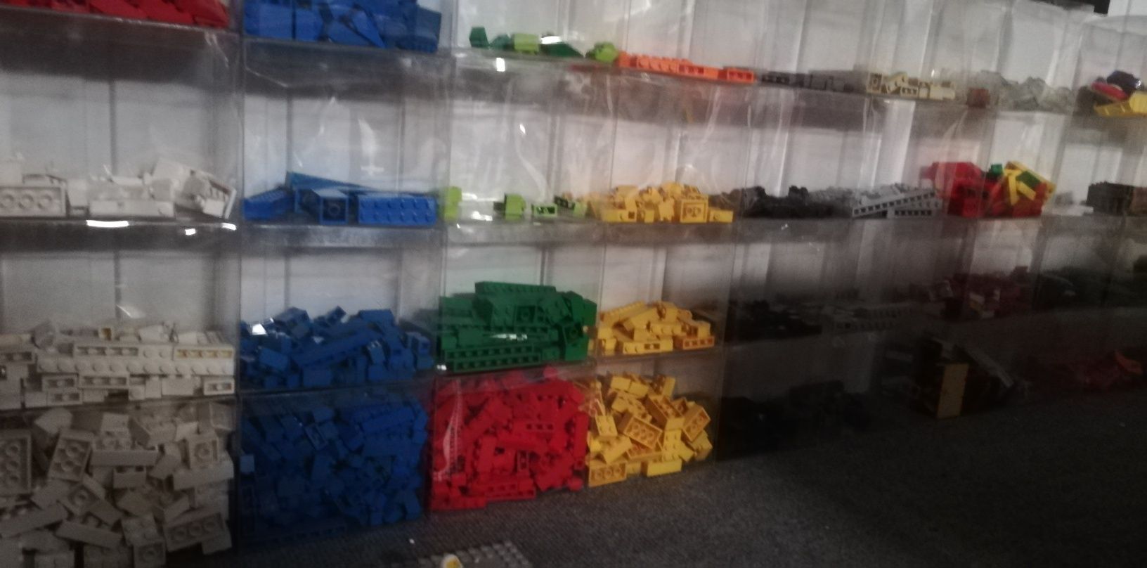 Lego peças para troca e (ou) cedência.