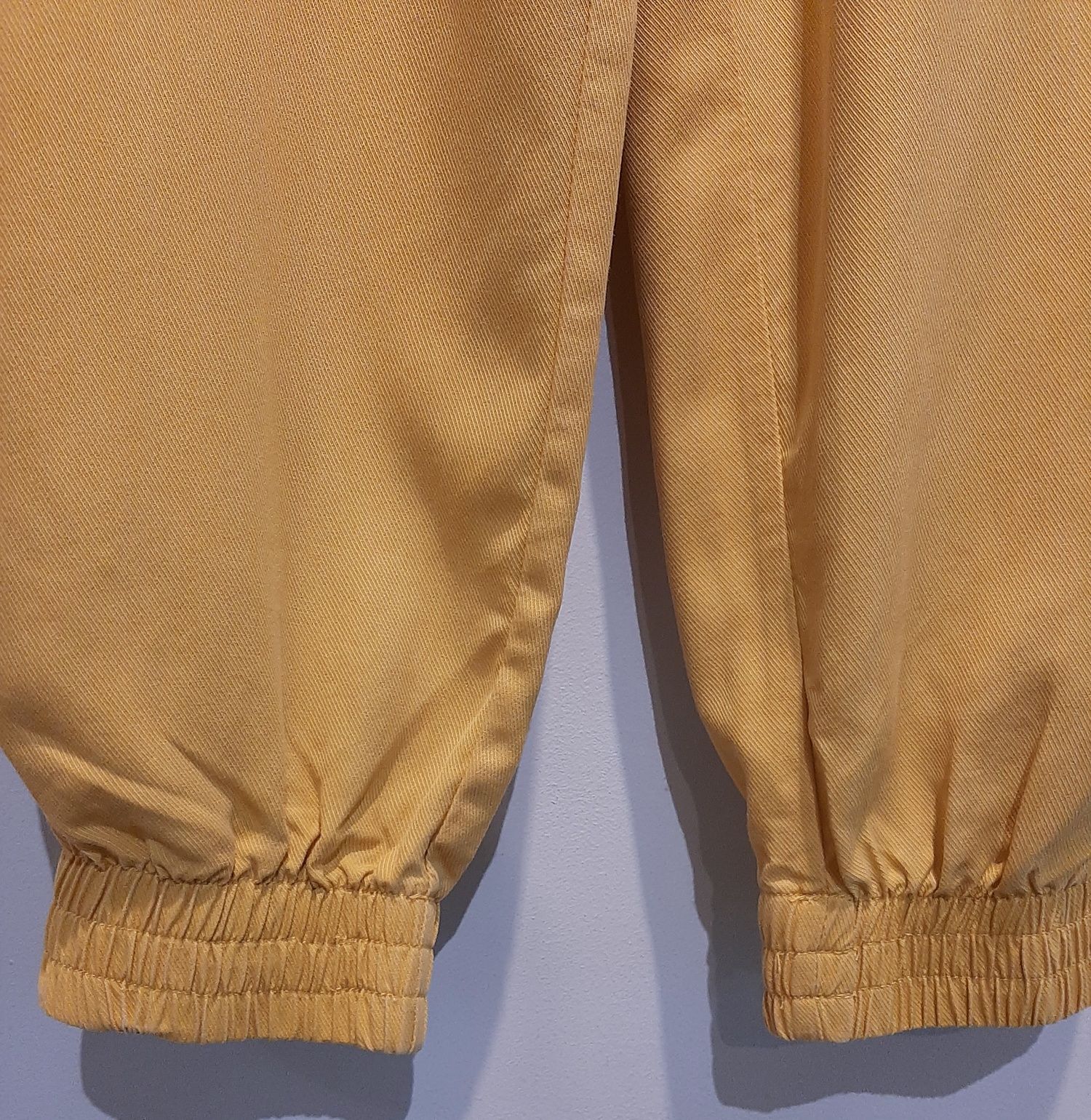 Żółte przewiewne spodnie r.XS