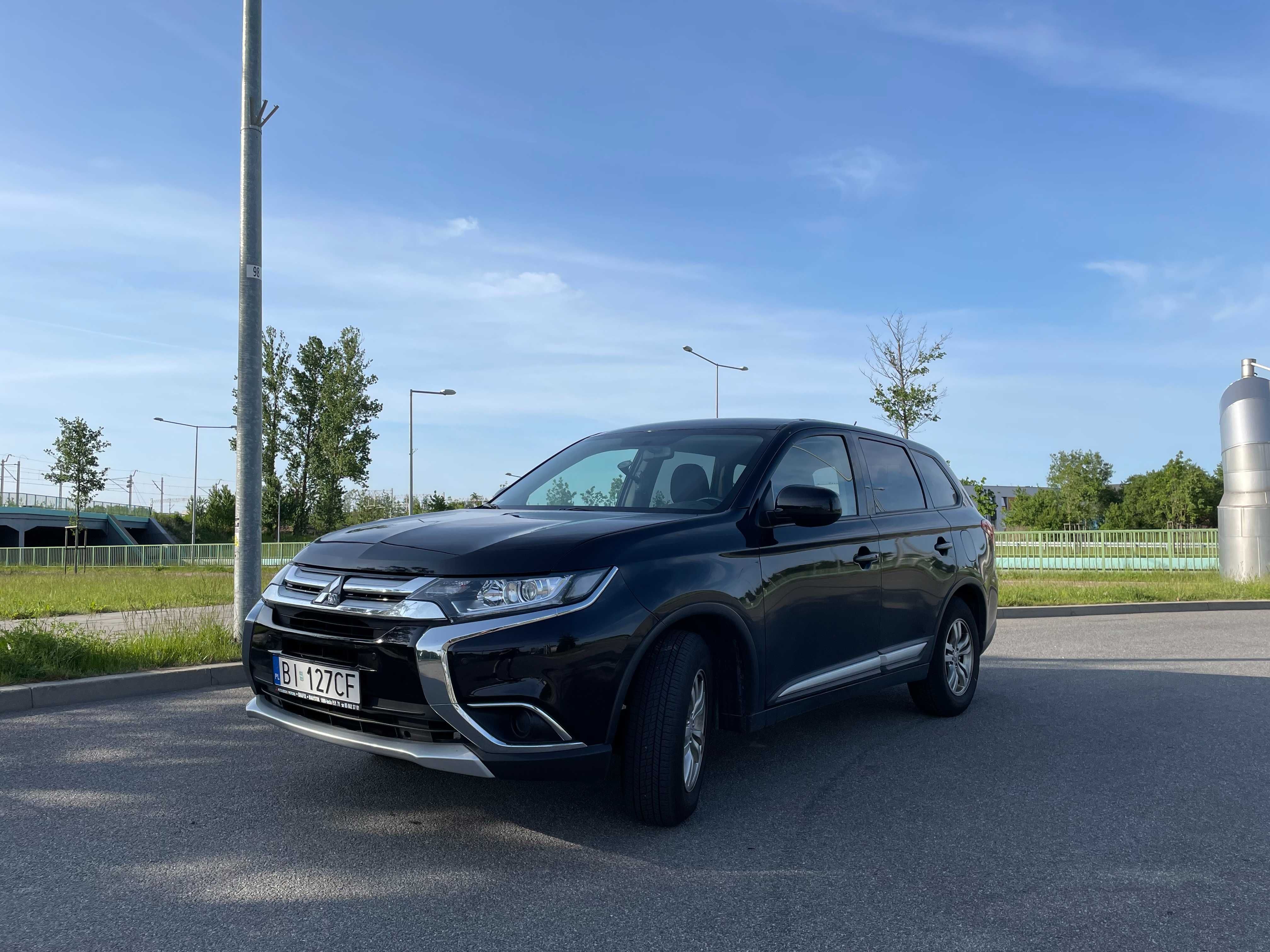 Mitsubishi Outlander 2,4 benzyna 4WD automat 2016r czarny