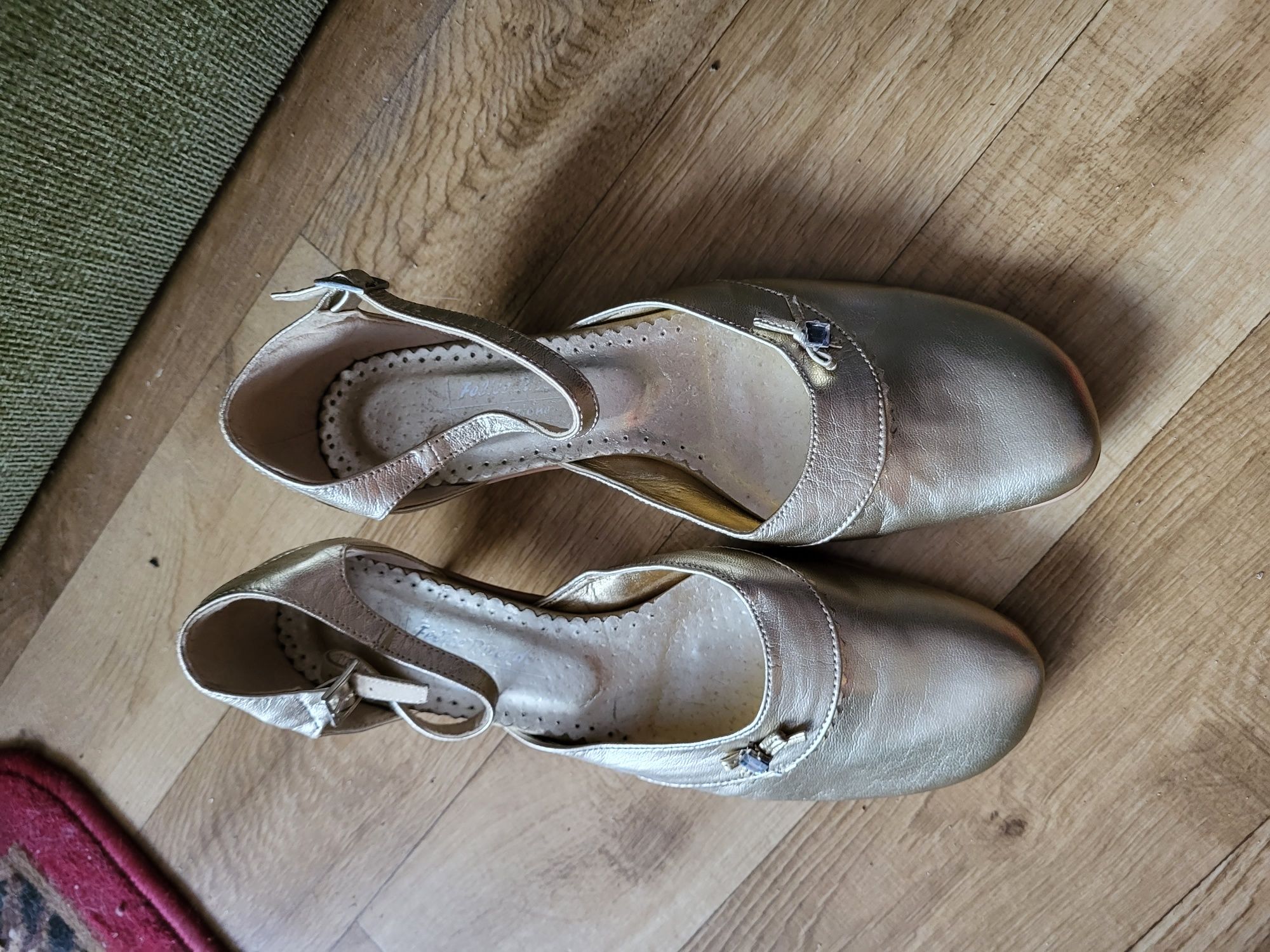 Buty eleganckie 38 rozmiar złote