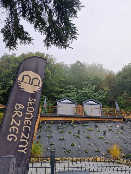 SŁONECZNY BRZEG Noclegi - domki z jacuzzi nad Jeziorem Rożnowskim