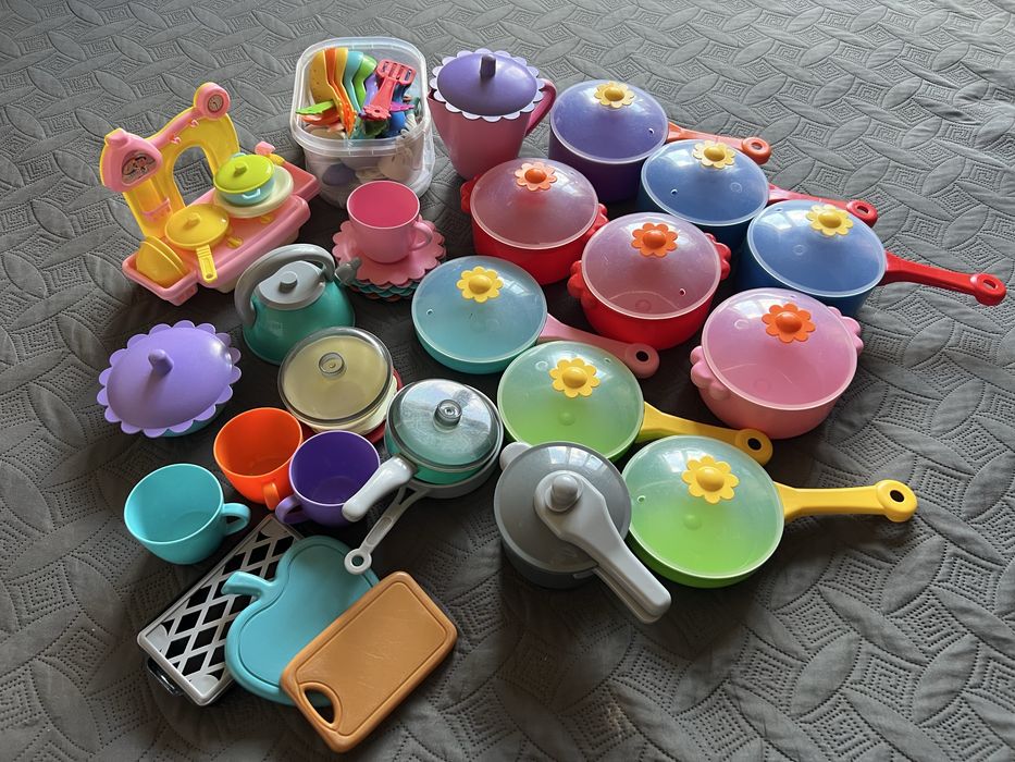 Продам дитячий посуд та овочі