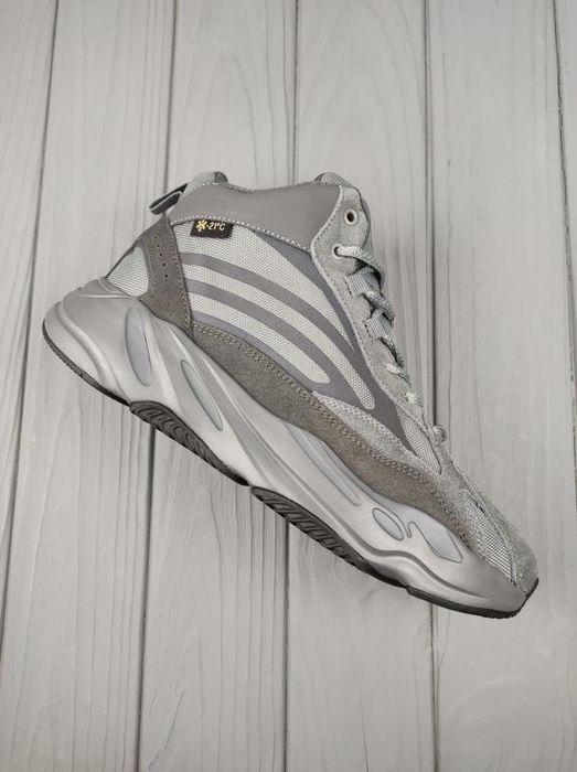 Чоловічі Зимові Кросівки Adidas Yeezy Boost 700 v2 з хутром до -21°