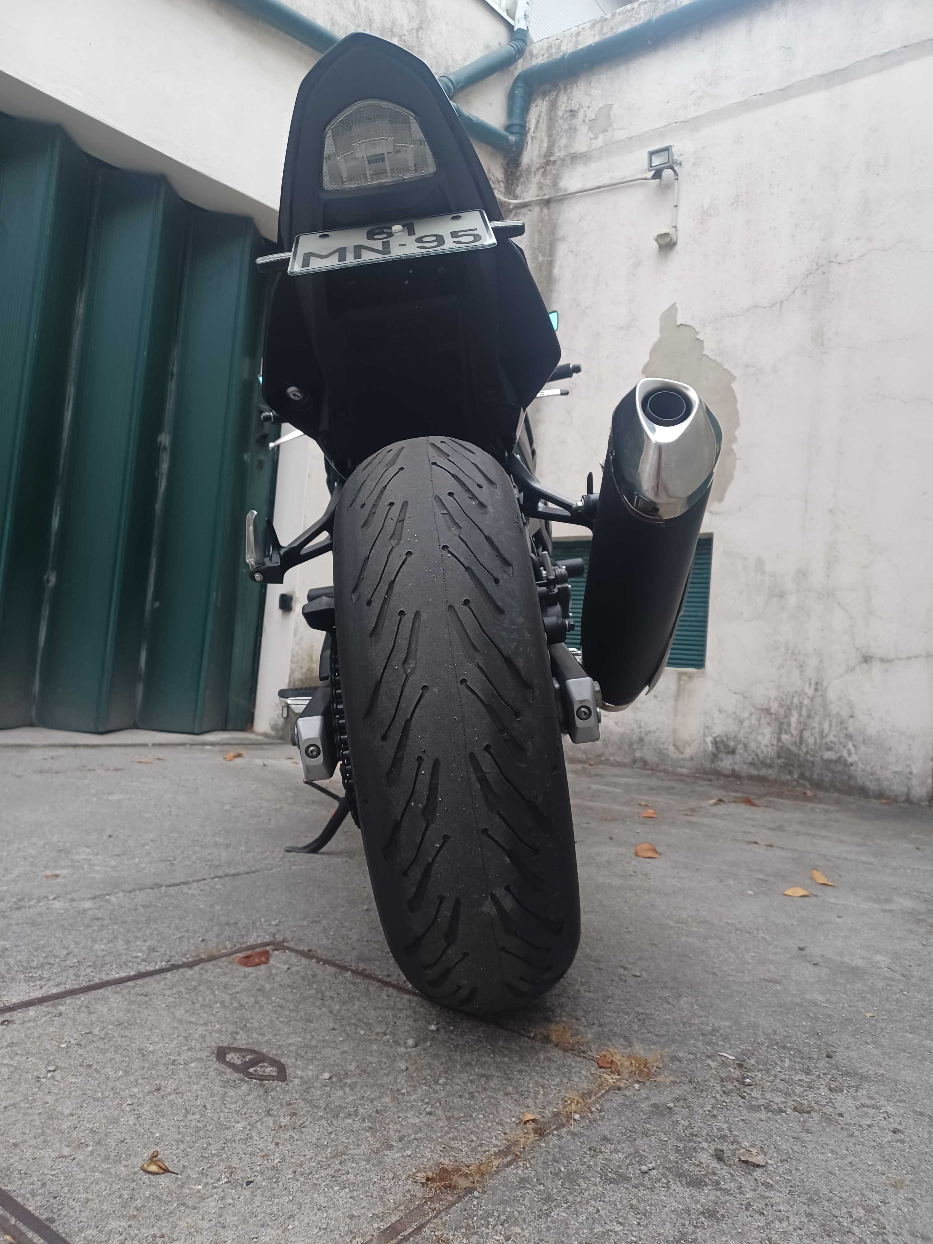 Suzuki GSR 750cc