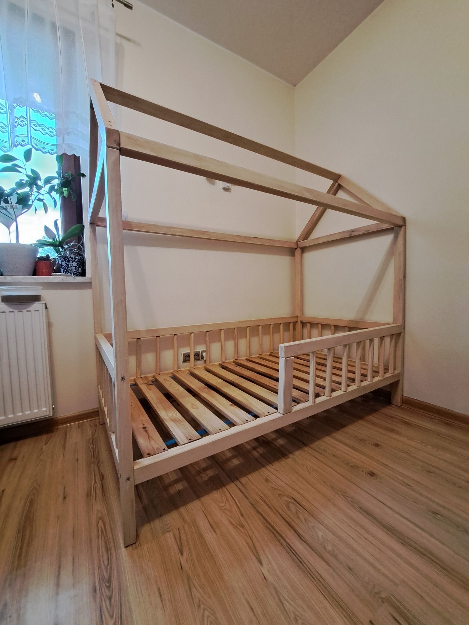 Łóżko dziecięce z materacem