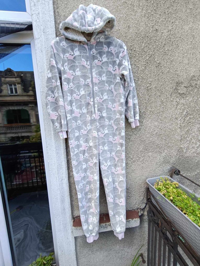 Piżama grubą, kombinezon 140