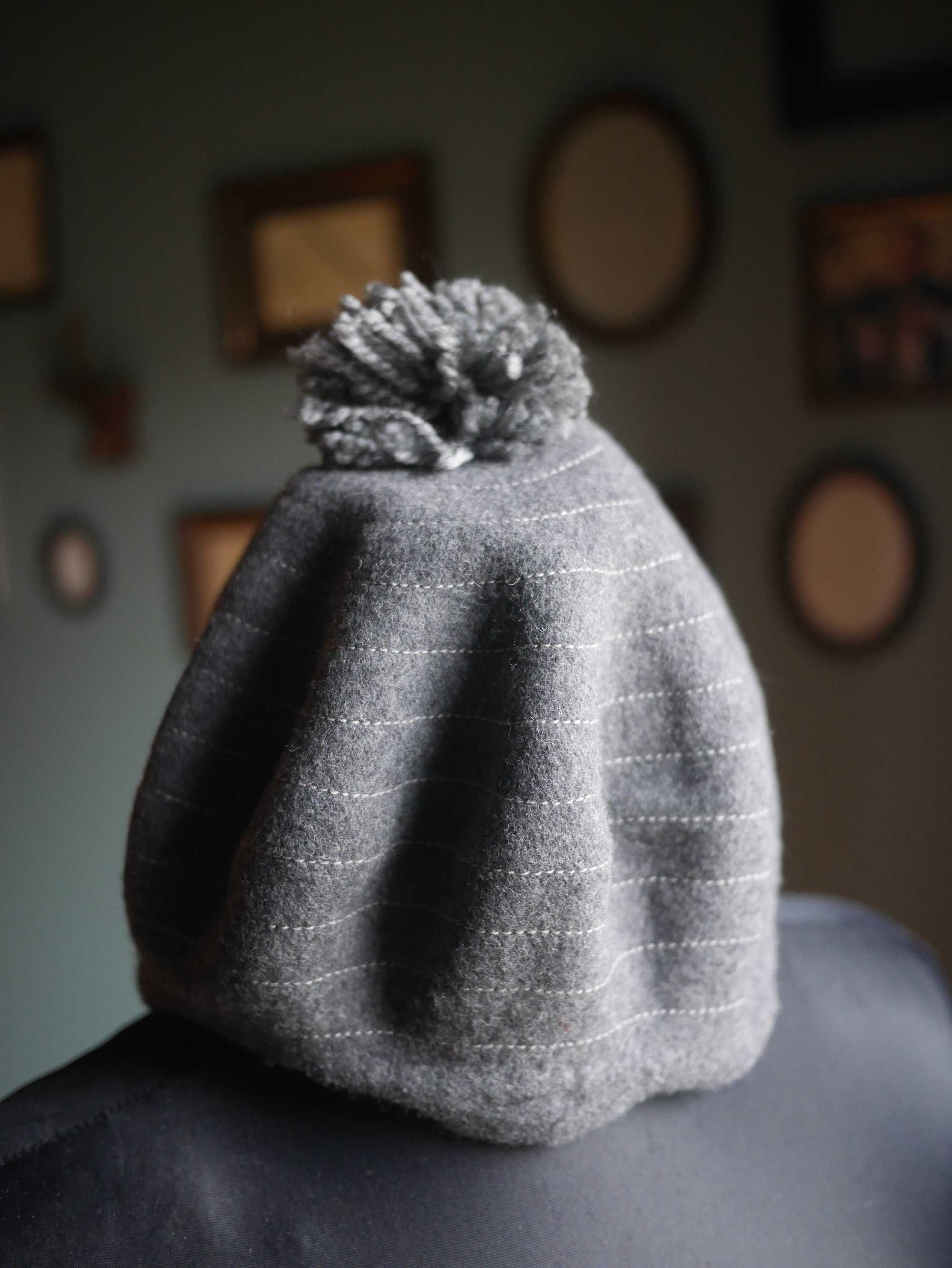 Beret czapka szara wełna 100% pompon