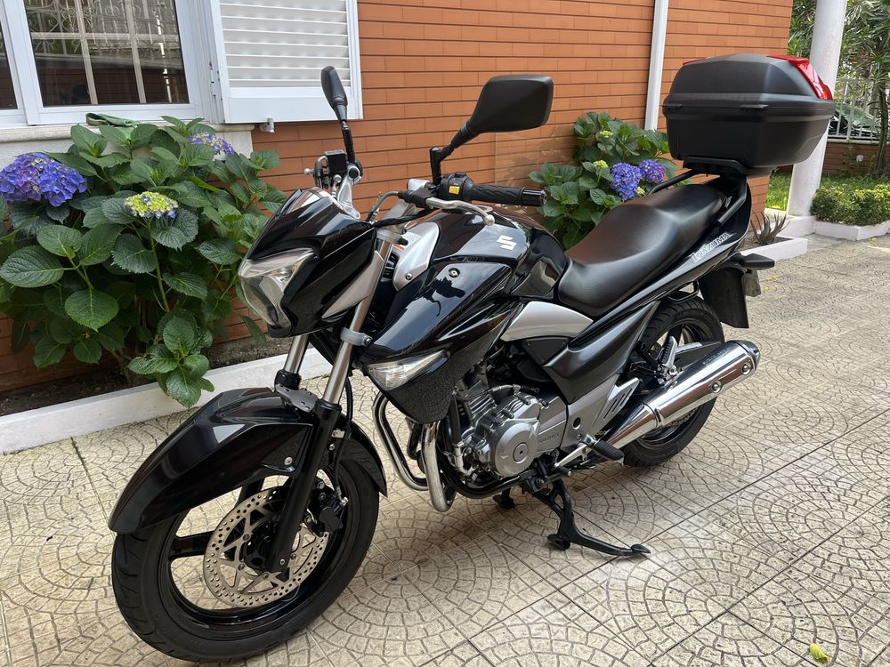 Suzuki Inazuma 250