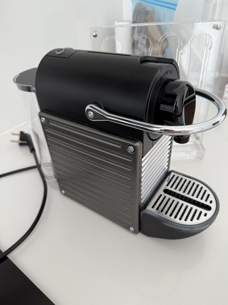 Maquina cafe Nespresso modelo Pixie