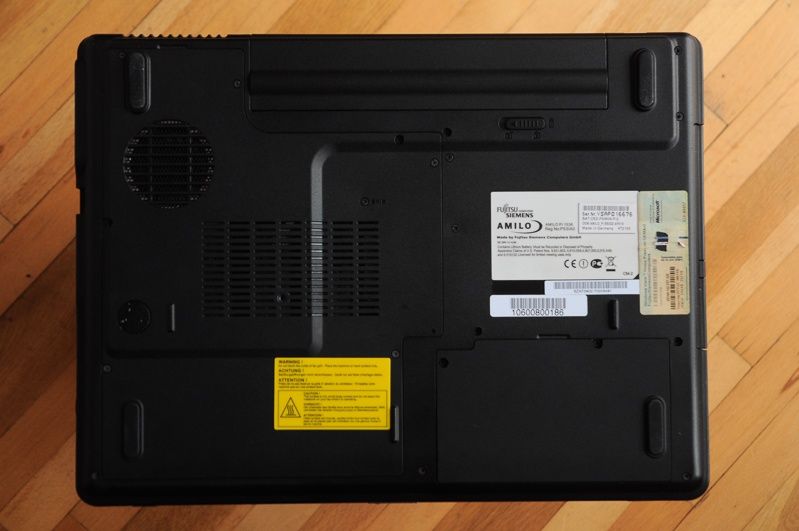 Ноутбук Fujitsu-Siemens Amilo PI1536. На запчастини.