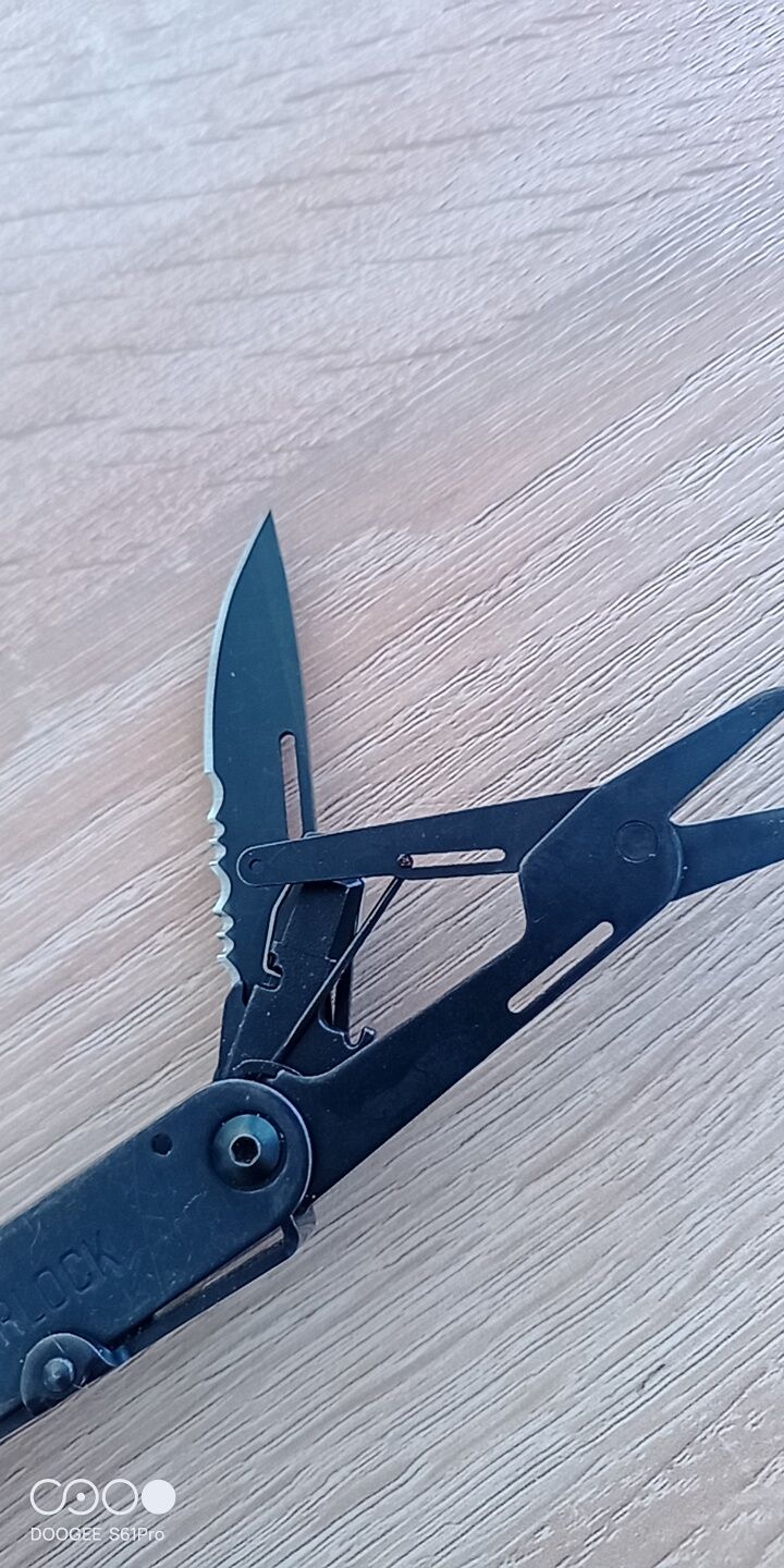 multitool SOG Powerlock leatherman