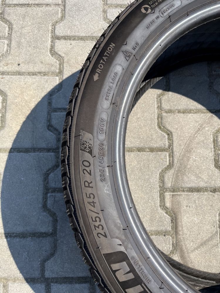 235/45/20 Michelin Pilot Alpin 5 SUV 100V