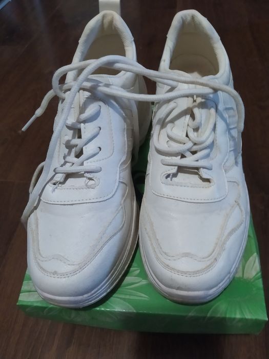 Кроссовки  36 размер