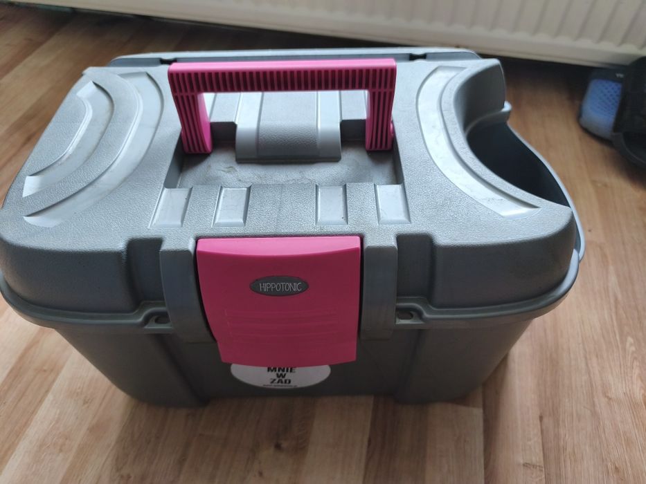 Skrzynka jeździecka z akcesoriami