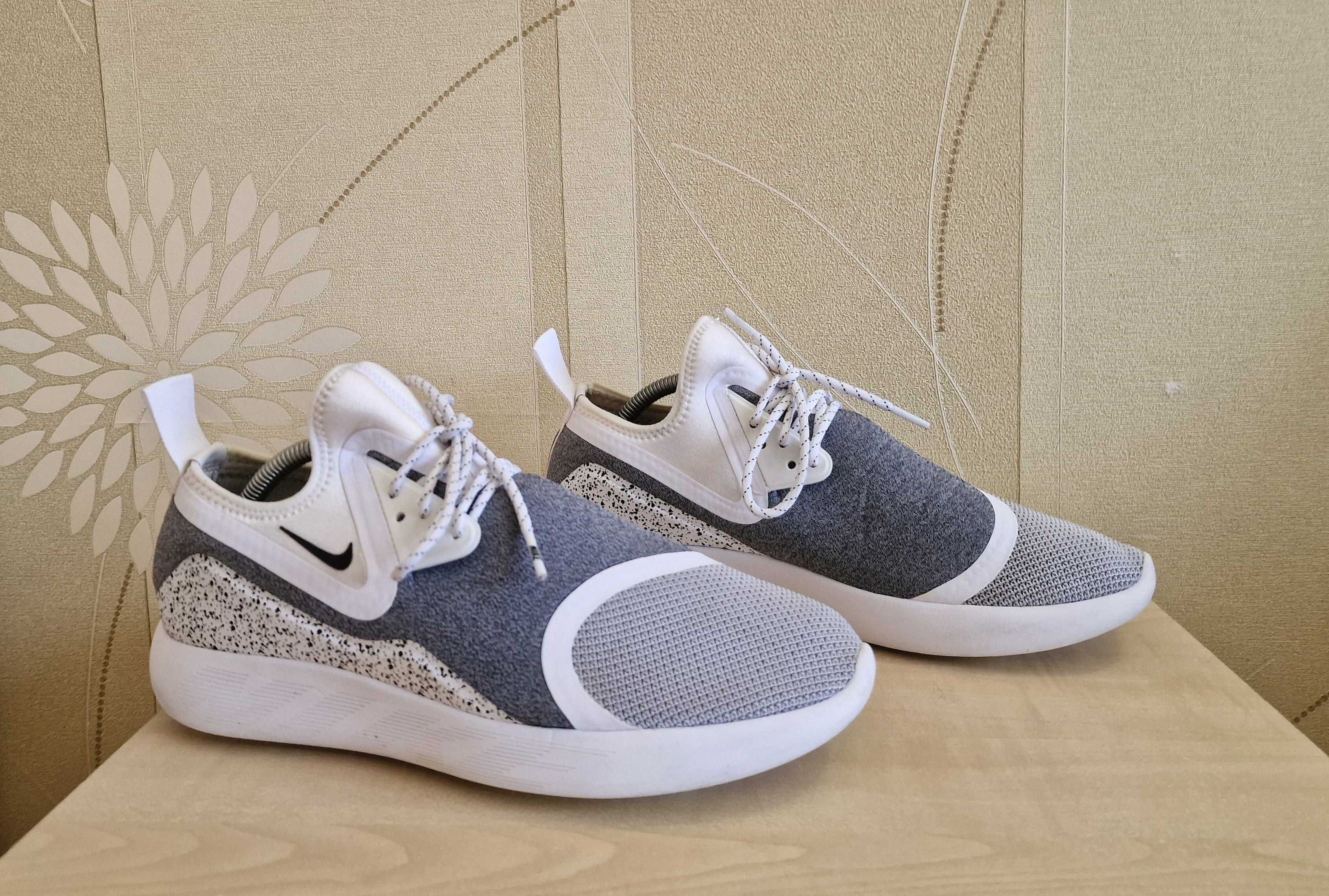 Кросівки Nike LunarCharge Essential оригінал розмір 44