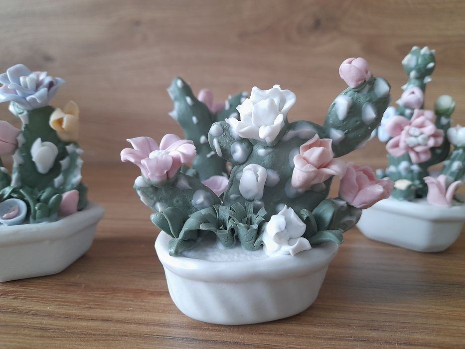 Zestaw porcelanowych ozdób hand made