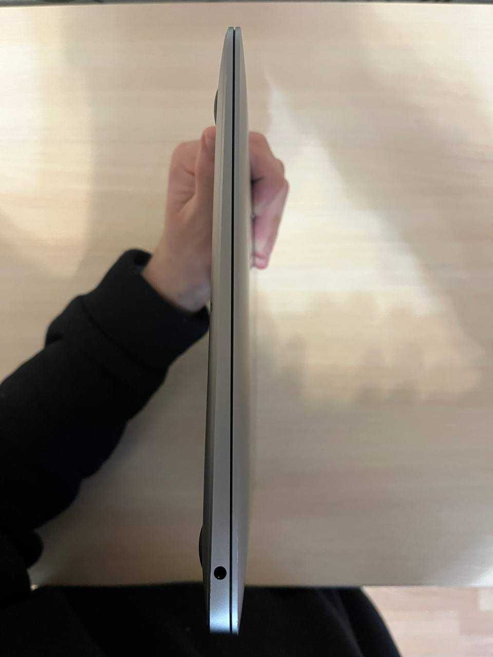 MacBook Air M1 8/256