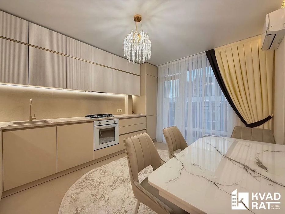 Продам повністю укомплектовану квартиру в ЖК Фемелі Плаза