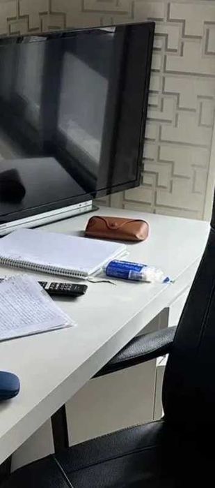 Secretária / Mesa Malm (IKEA)