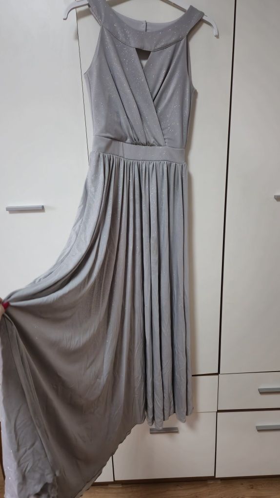 Długa srebrna brokatowa sukienka
