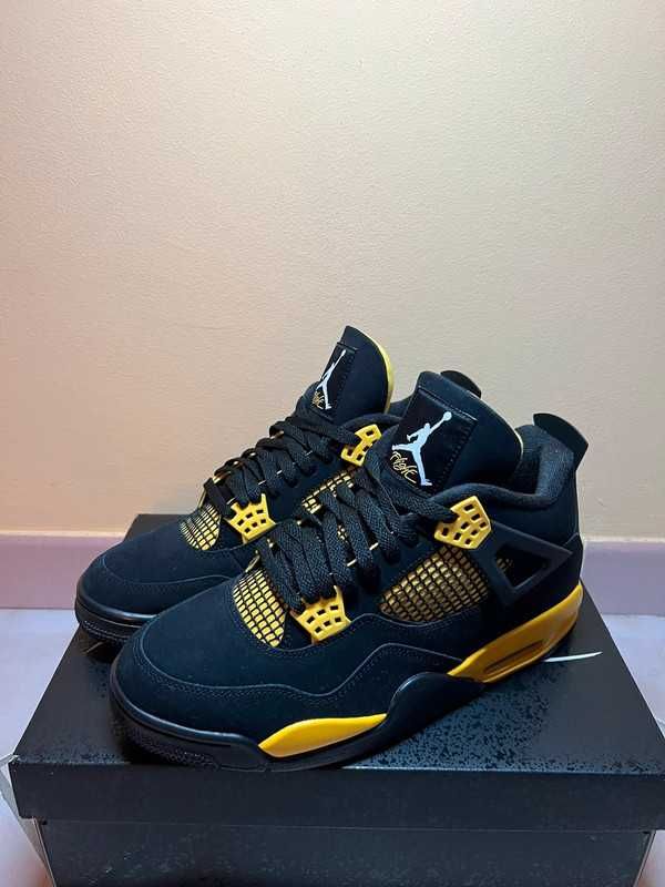 Jordan 4 Retro Thunder R.42