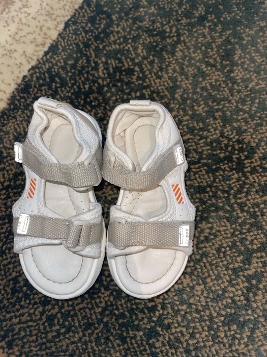 Босоніжки для дівчинки