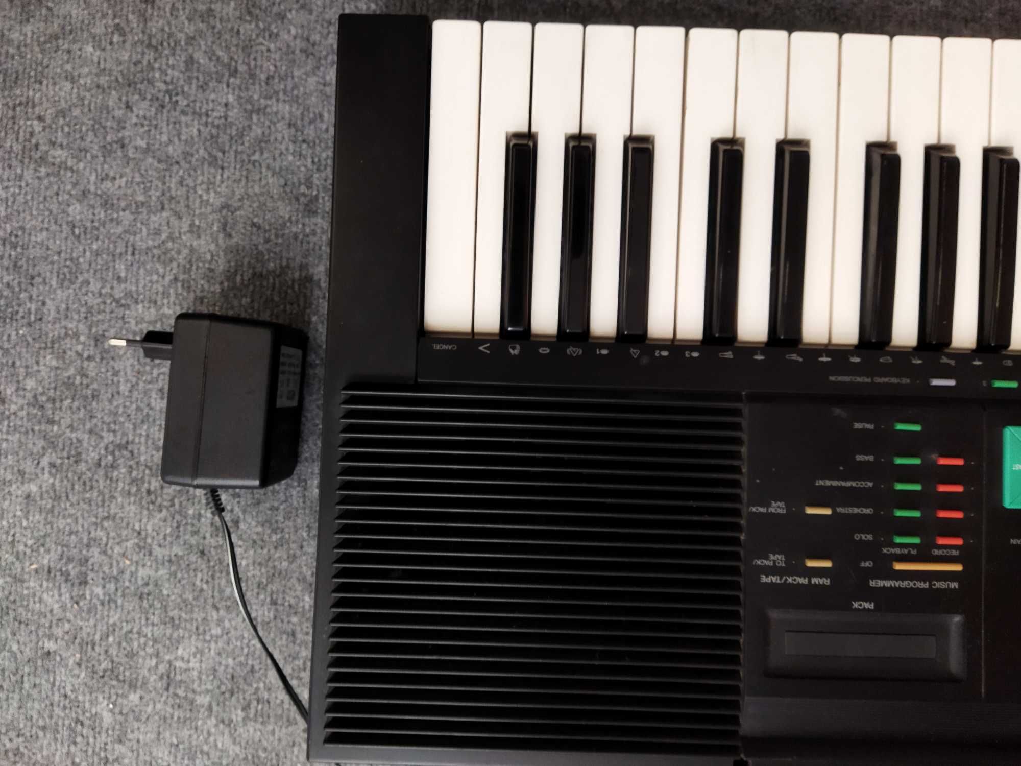 Syntezator Yamaha PSR-90 z lat '80