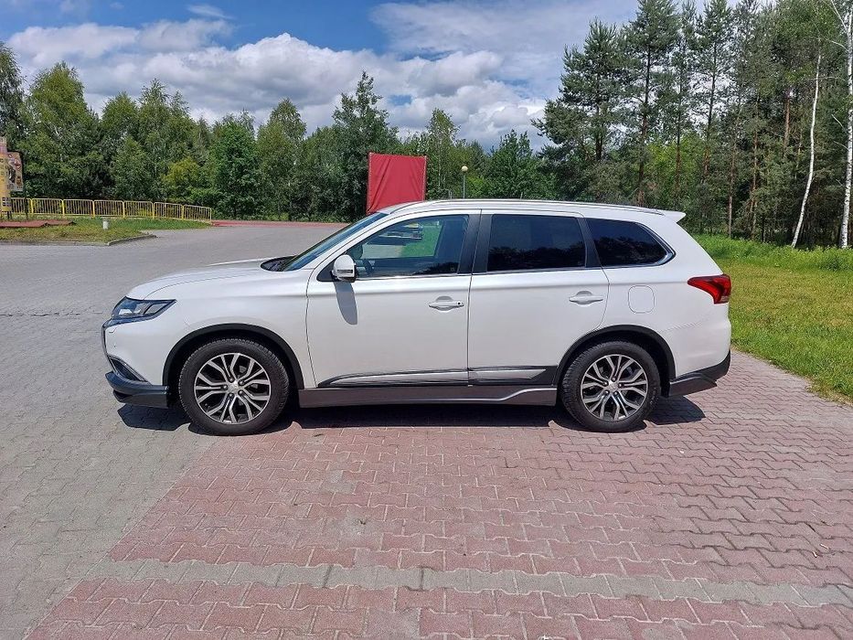 Mitsubishi Outlander Mitsubishi Outlander 2.2 DI-D 4WD 7 miejscowy krajowy