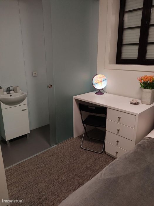 388837 - Quarto com cama de casal, com casa de...