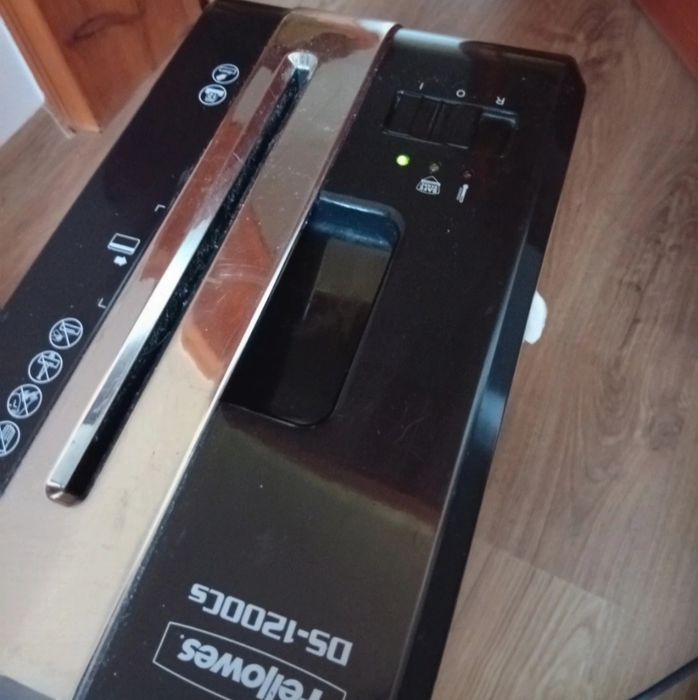 Mocna niszczarka biurowa Fellowes DS-1200CS na papier