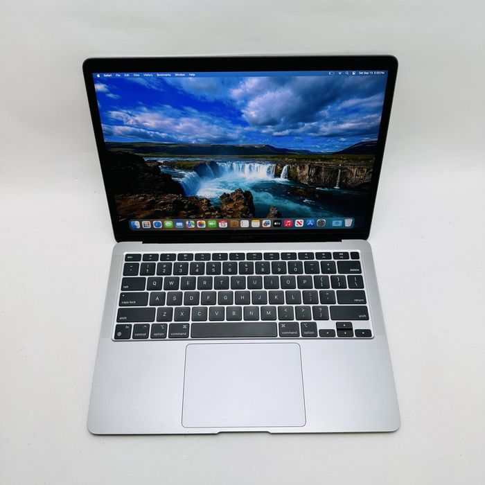 MacBook Air 13" 2020 M1 Space Gray 8GB 256Gb SSD