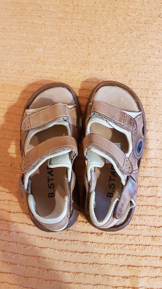 Nieuzywane sandały buciki buty dla chłopca rozmiar 35