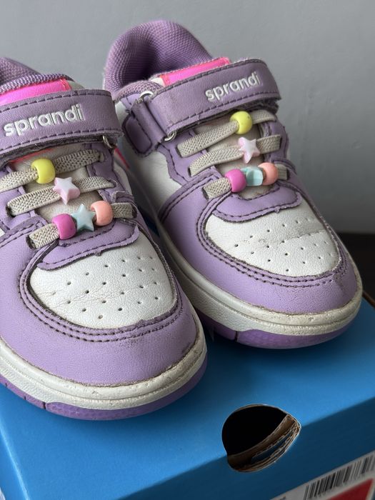 Кроссовки на девочку 26 р.