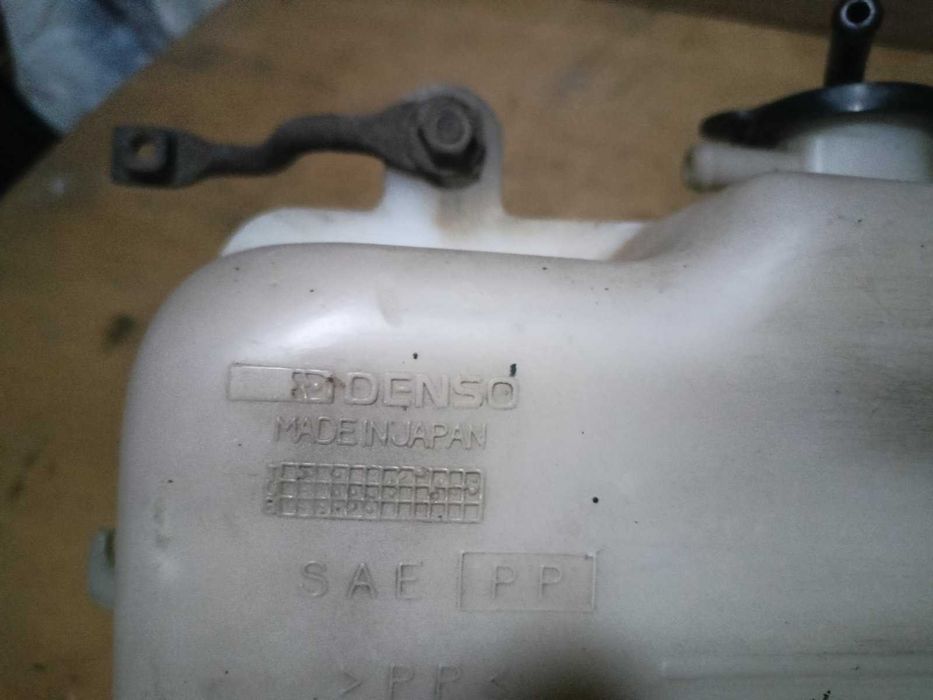 Бачёк расширительный Denso Бачок розширювальний Тойота  16470-17061