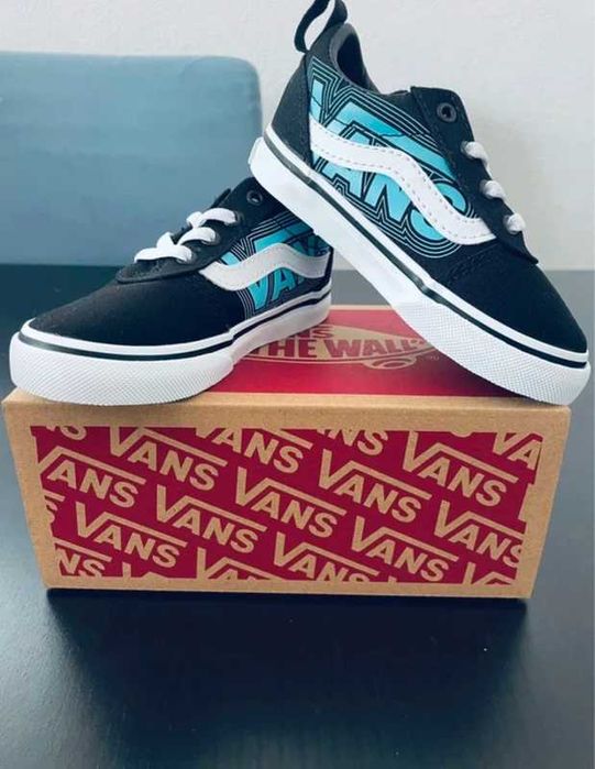 Sapatilhas / Ténis Vans Pretos Glow in the Dark