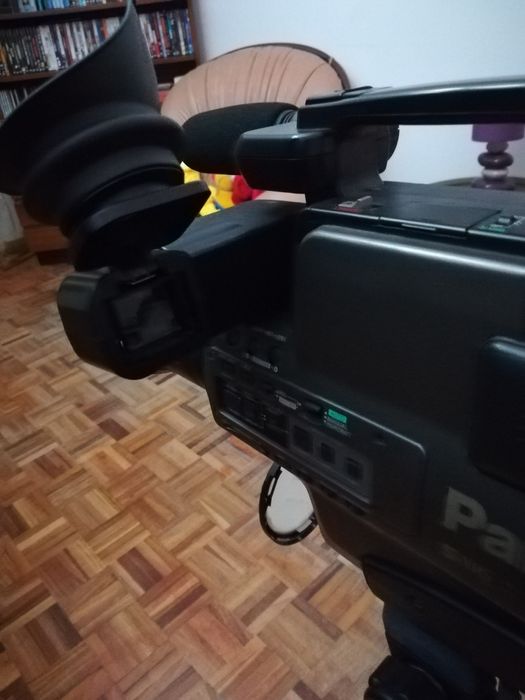 Vendocamera de filmar panasonic + tripe.nao tem bateria