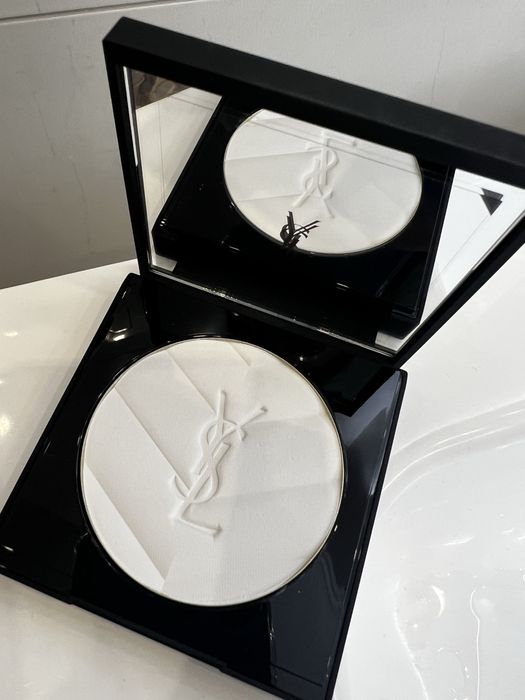 Yves Saint Laurent All Hours Hyper Finish