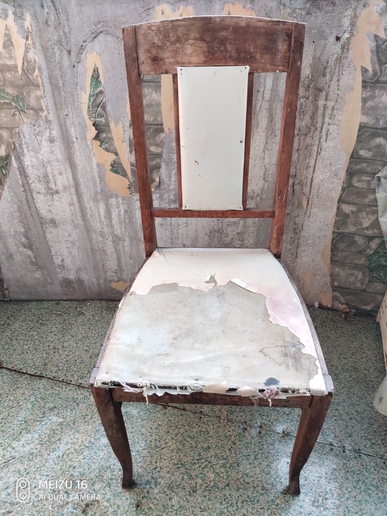 Продам стул деревянный (дубовый) старинный под реставра