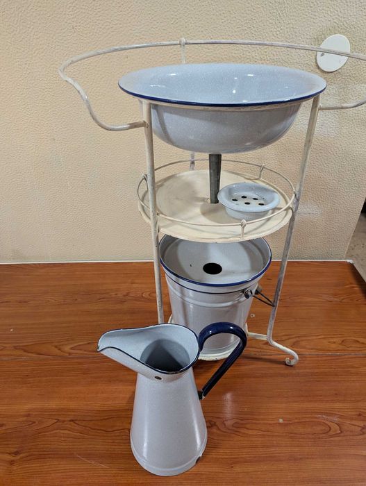 Antiguidade Conjunto lavatório em esmalte para o quarto