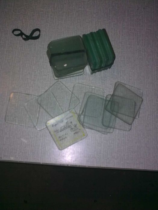 Szkła (szkiełka) laboratoryjne (wym. 50 x 50 x 3 mm)