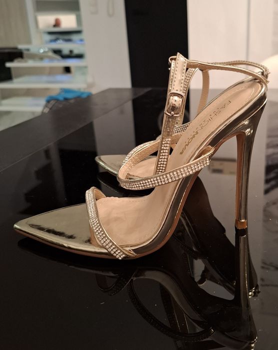 Piękne sandałki na szpice.