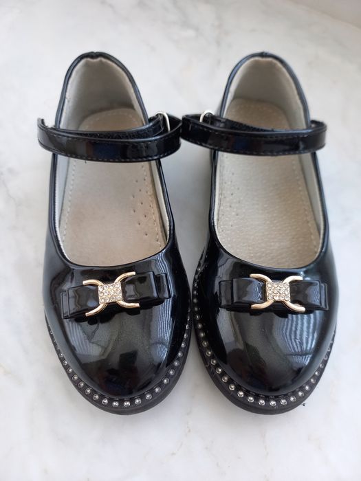 Туфельки для дівчинки