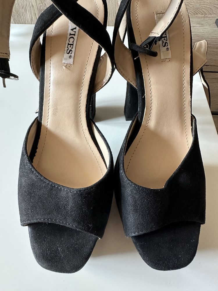 Buty na obcasie sandały na słupku vices