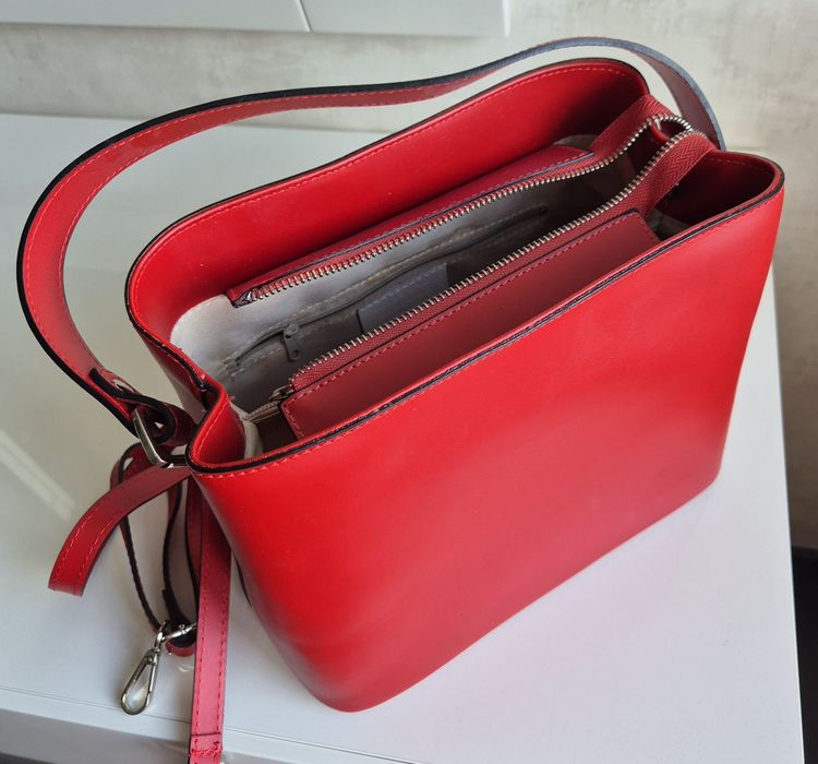 Сумка червона шкіряна, Італія