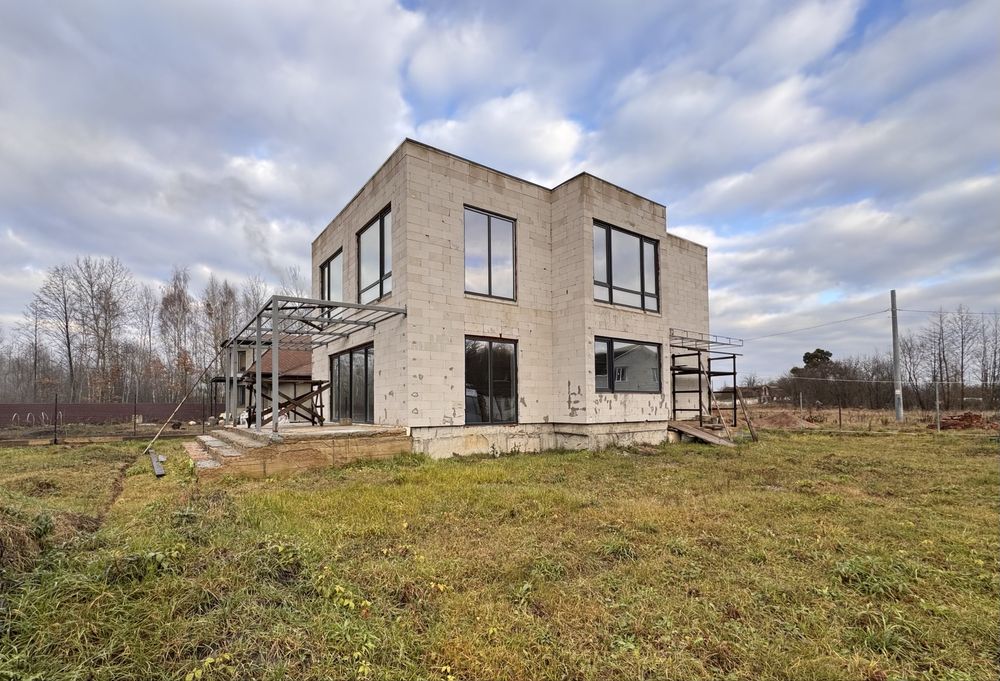 Новий будинок в передмісті