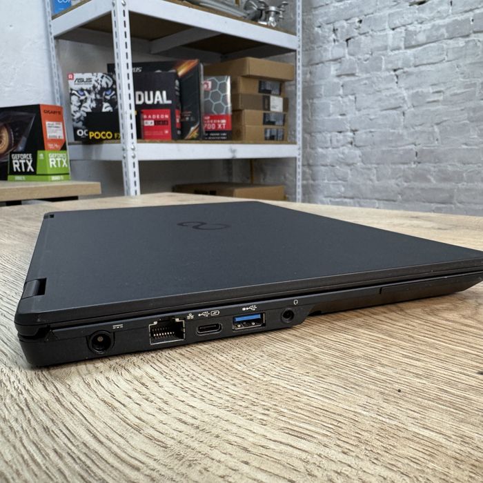 Ноутбук Fujitsu Lifebook U727  i5-6200u/8Gb/256SSD 4G