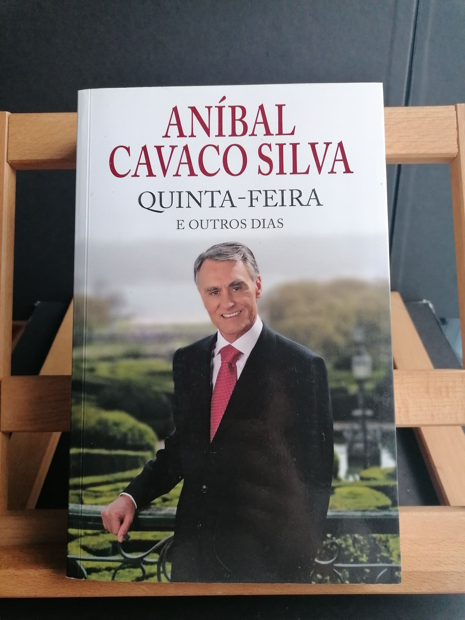 Livro Quinta feira e outros dias do ex-presidente da República Aníba